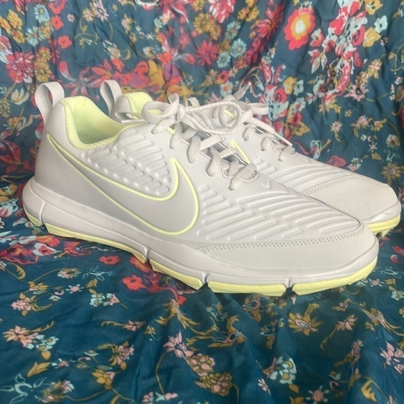 Brand New Nike Golf Shoes Lace Up Sneakers Light Gray & Yellow Traction Modern - Picture 7 of 15